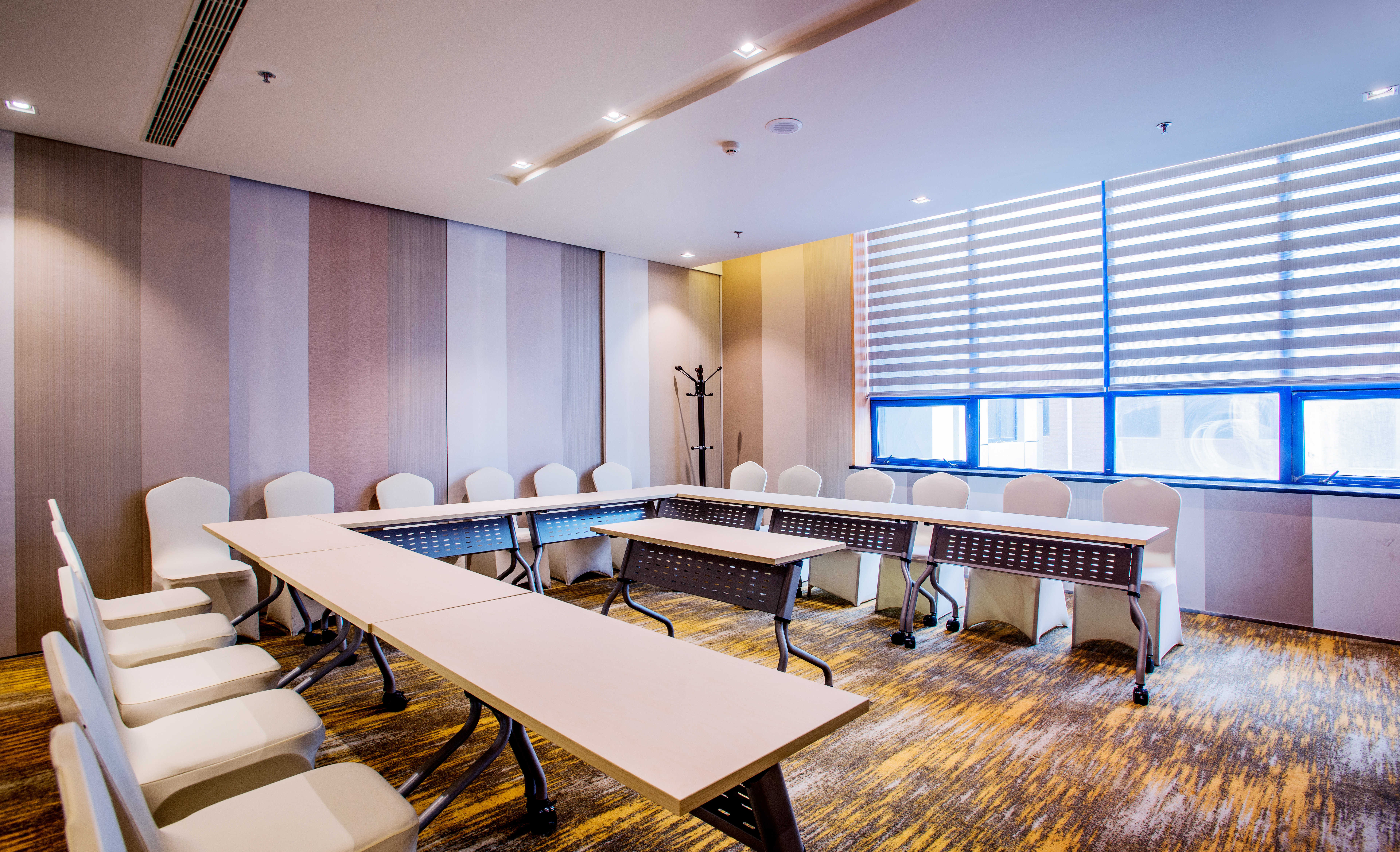 Holiday Inn Express Dalian City Center 40/50