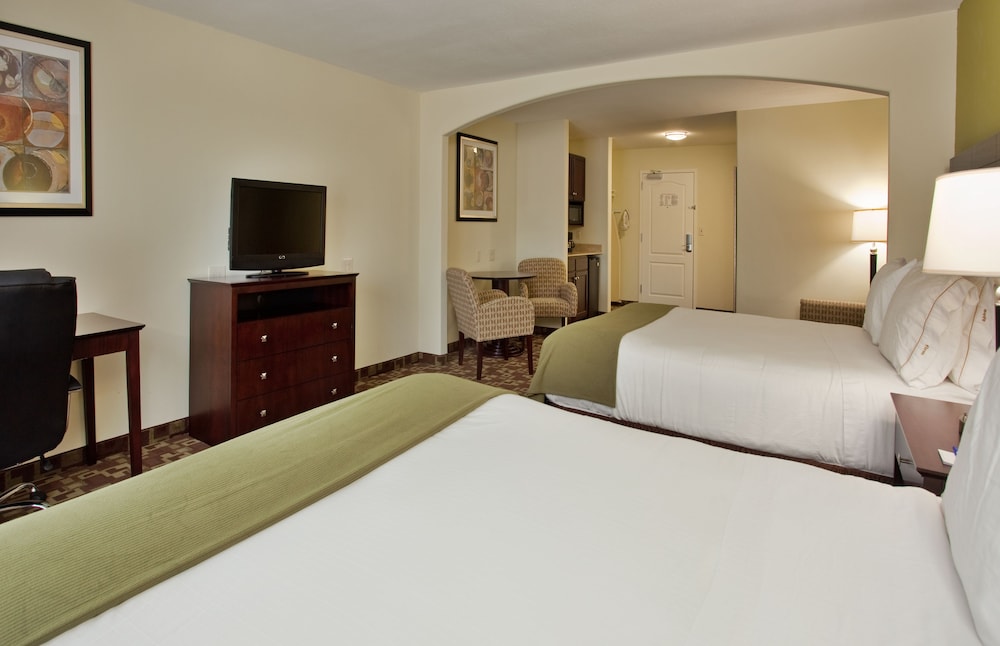 Holiday Inn Express Hotel Amp Stes Kansas City Sports Complex 12/55