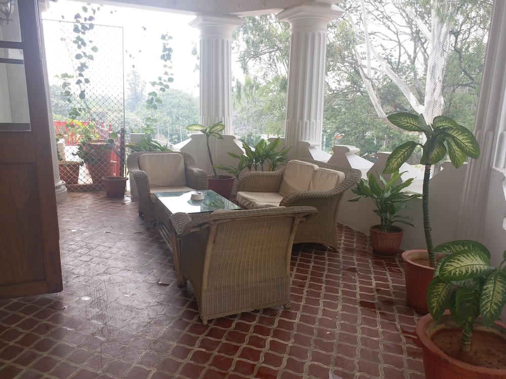 Jayamahal Palace Hotel 38/68