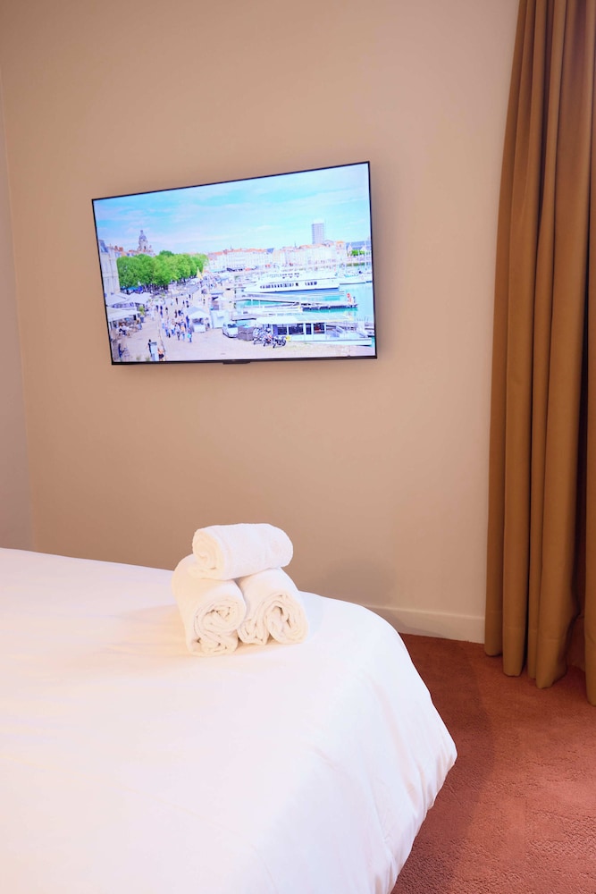 غرفة رباعية بسرير كوين، HOTEL HENRI IV 5/8