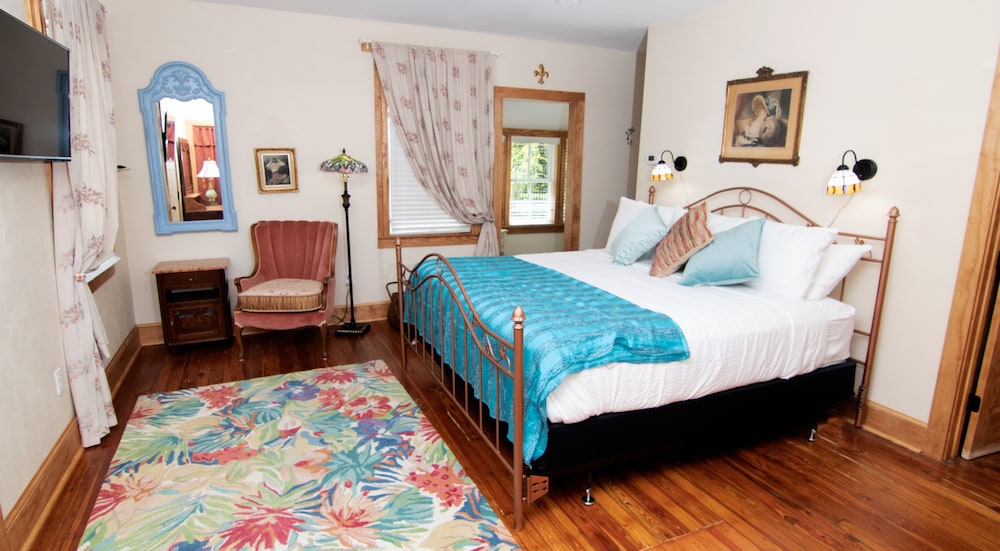 Cottage, King Bed, Pet Friendly, North Wing