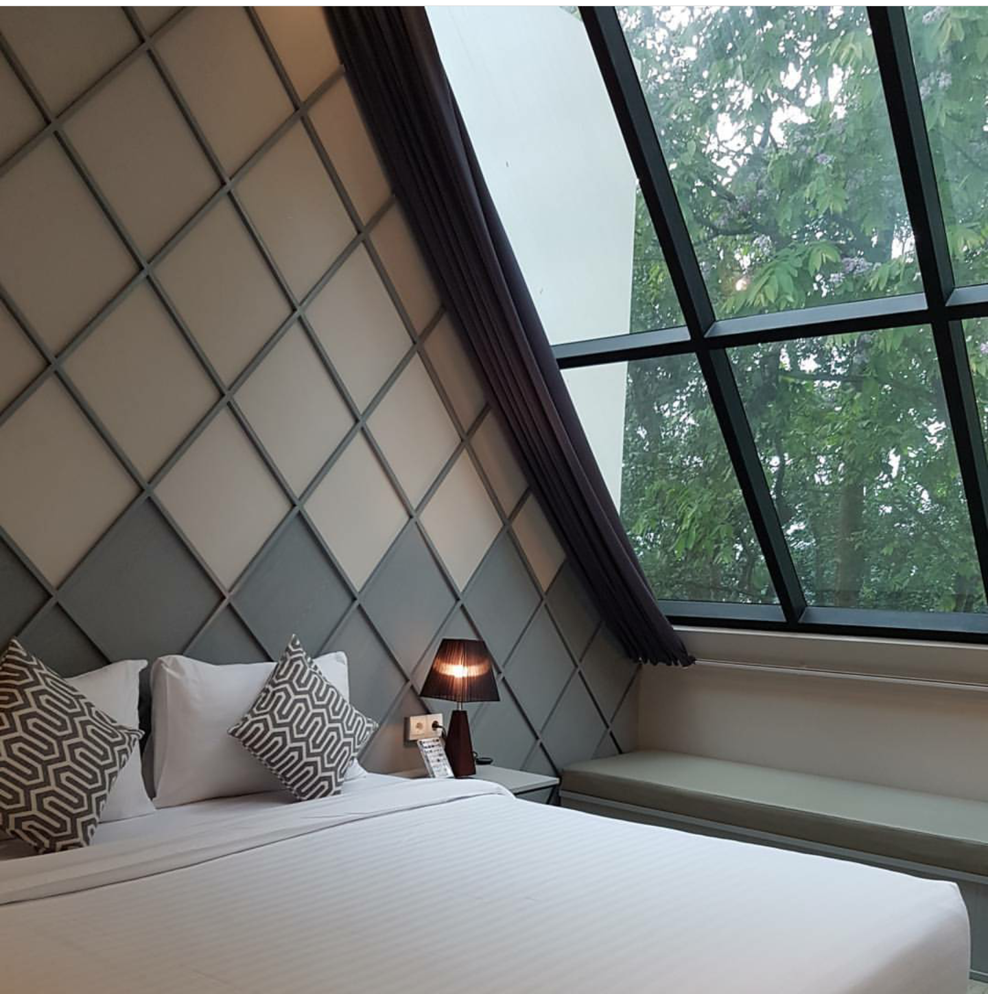 Beehive Boutique Hotel 8/24