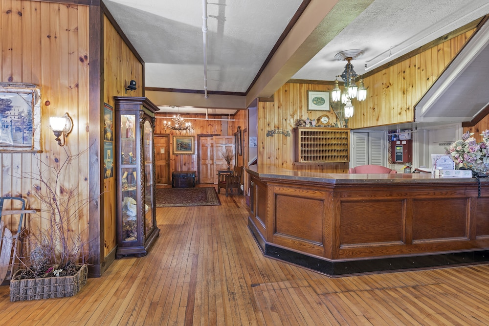 The Pines Inn Lake Placid 8/41