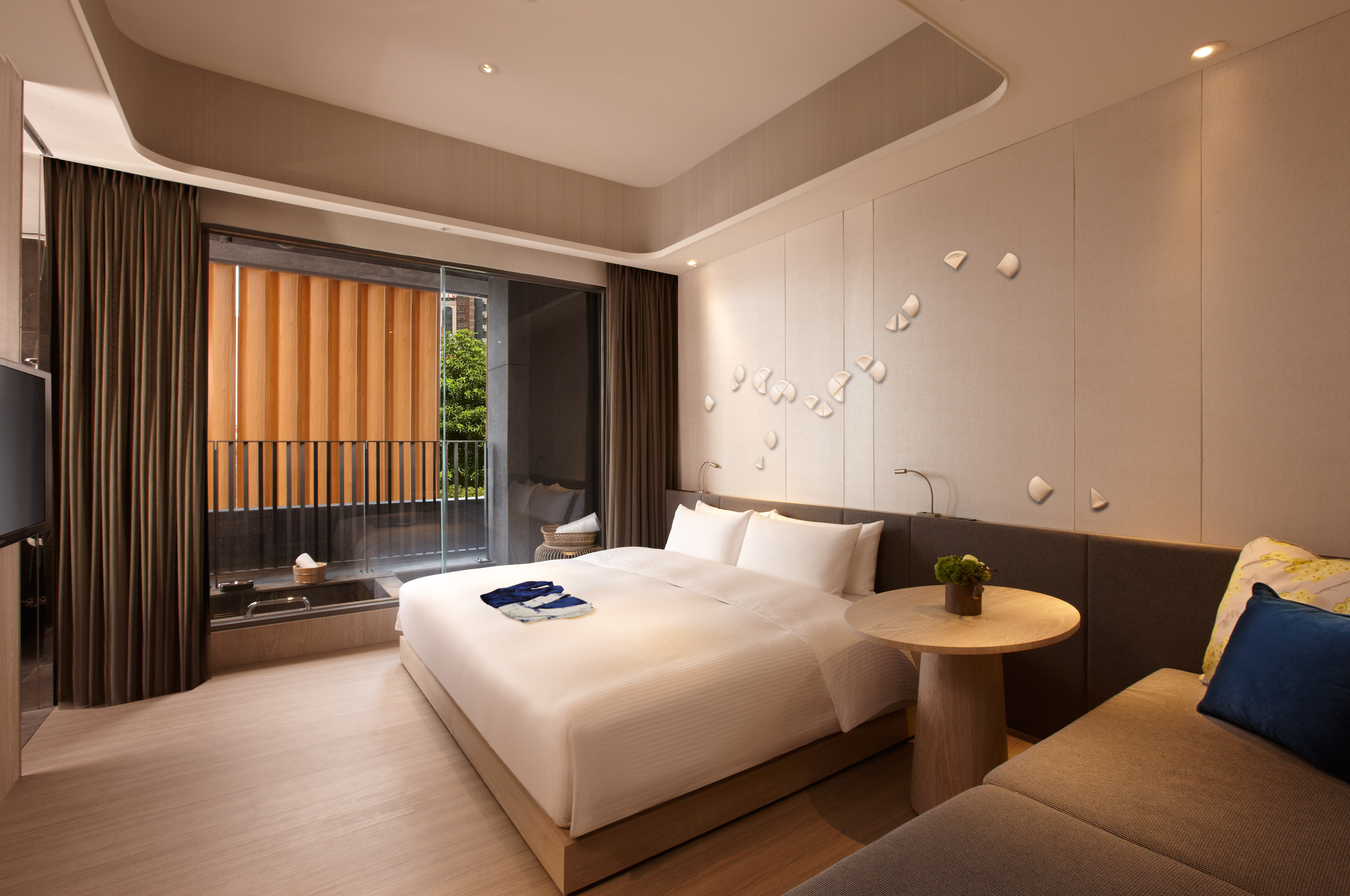 SUPERIOR, KING BED