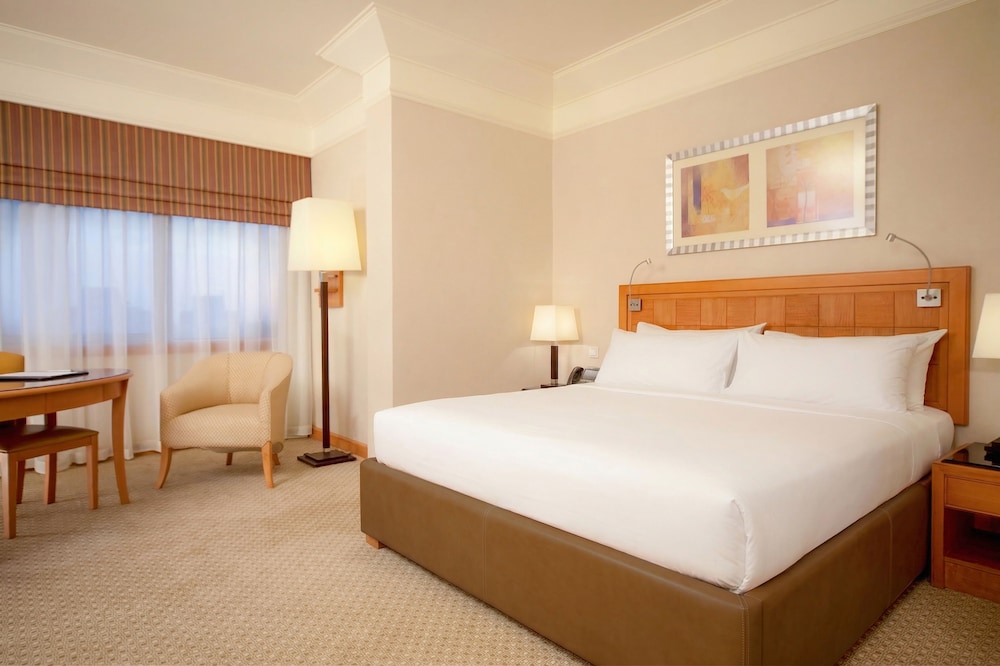 جناح بسرير كينج بإطلالة على المسبح بغرفة نوم واحدة، Holiday Inn Cairo City Stars 2/5