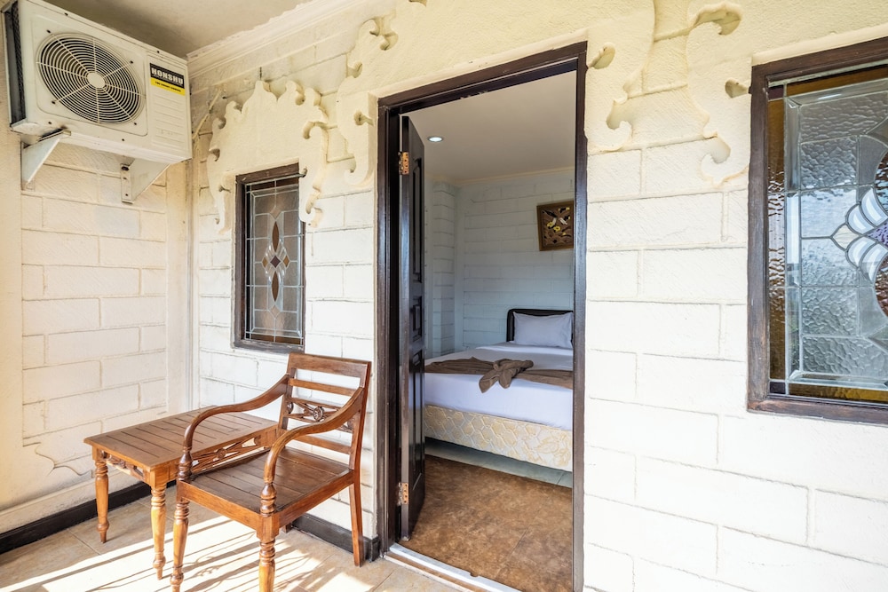 VILARISI HOTEL 37/57
