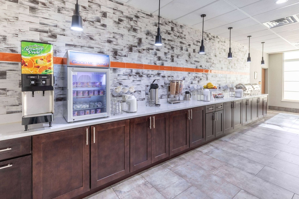 La Quinta Inn & Suites by Wyndham Frisco 22/39