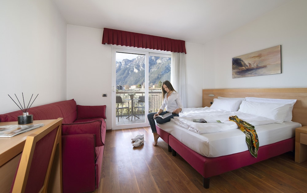 ROOM, TRIPLE