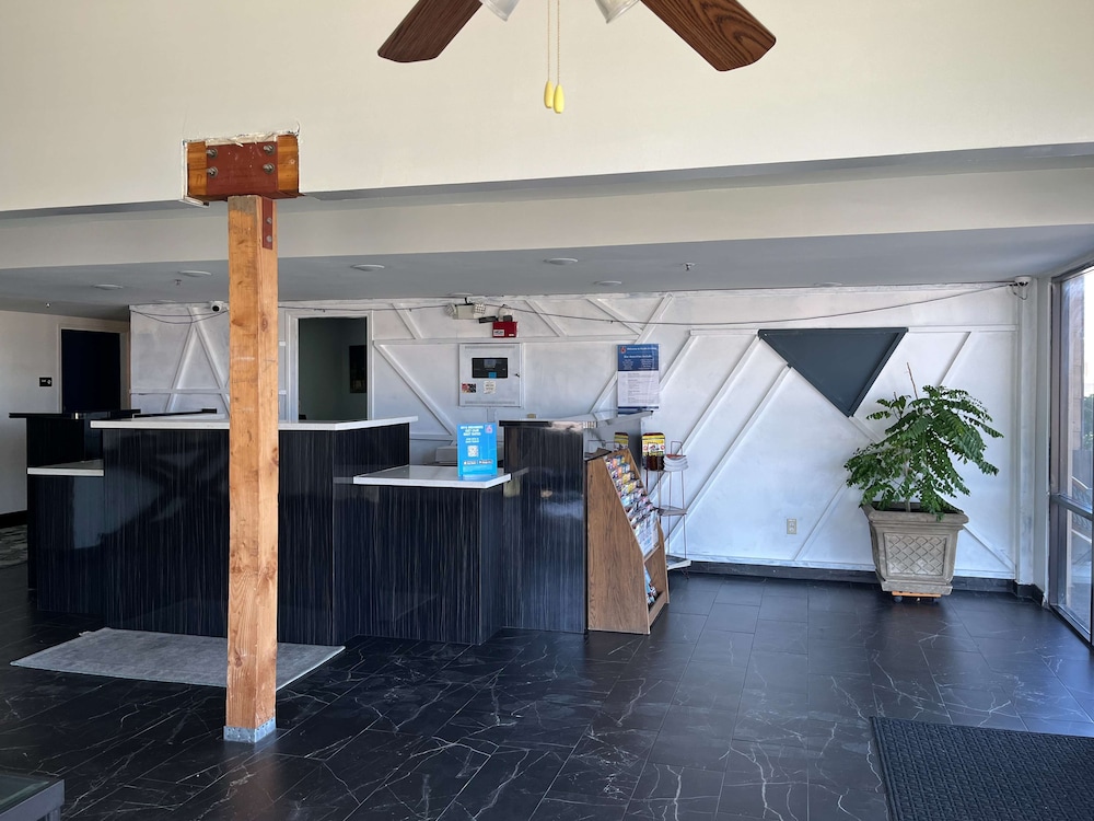 Studio6 Suites Delano, CA 11/40