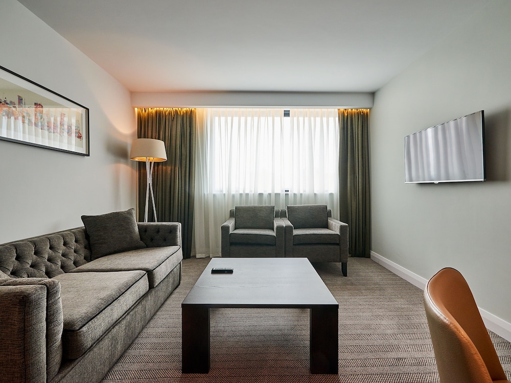 Park Regis Birmingham 47/77