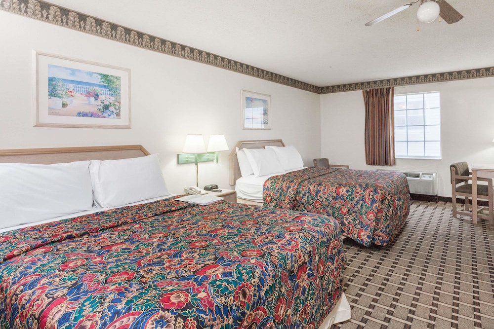 Days Inn & Suites by Wyndham Huntsville 9/19