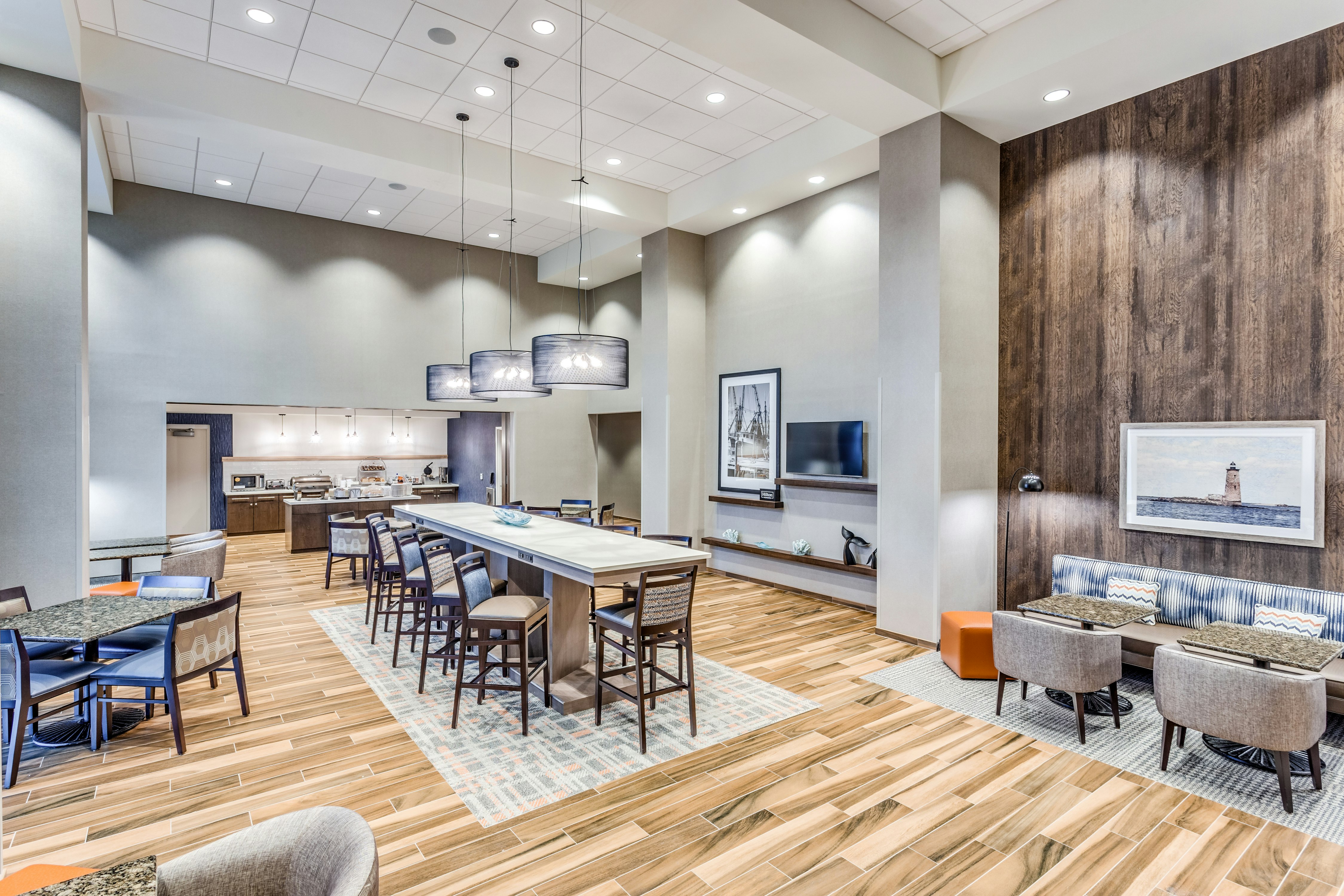 Hampton Inn & Suites Kittery-Portsmouth 42/45