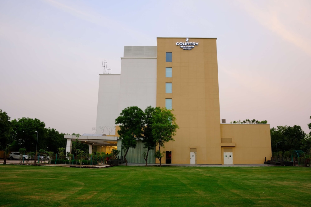 Gurmon Hotels Sohna Road Gurugram a Member of Radisson Individuals 7/75