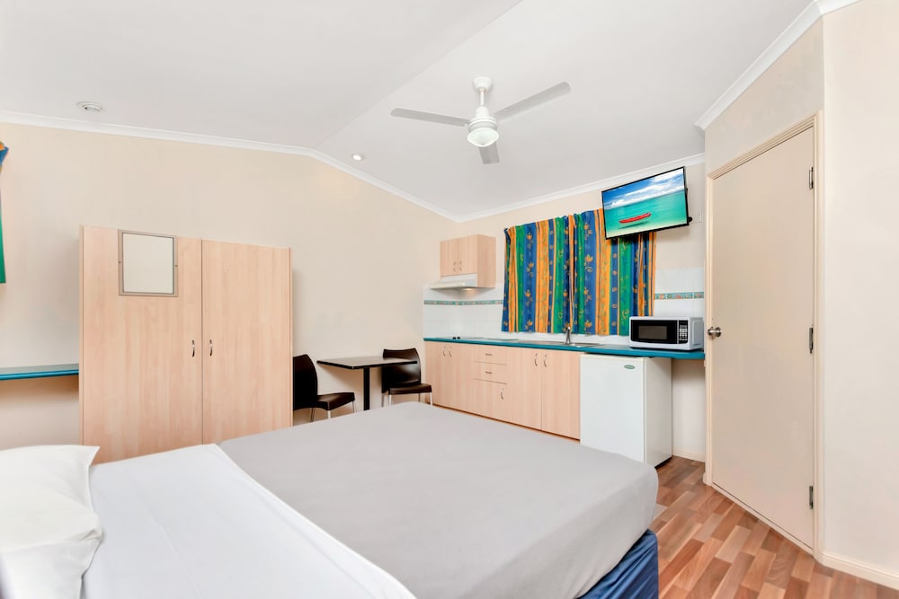 Economy, Studio, Queen Bed, No Bathroom
