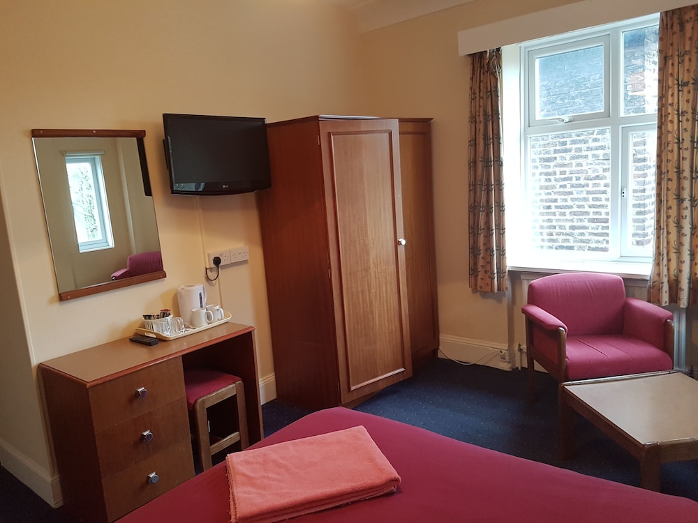 Avoca House Hotel 32/46