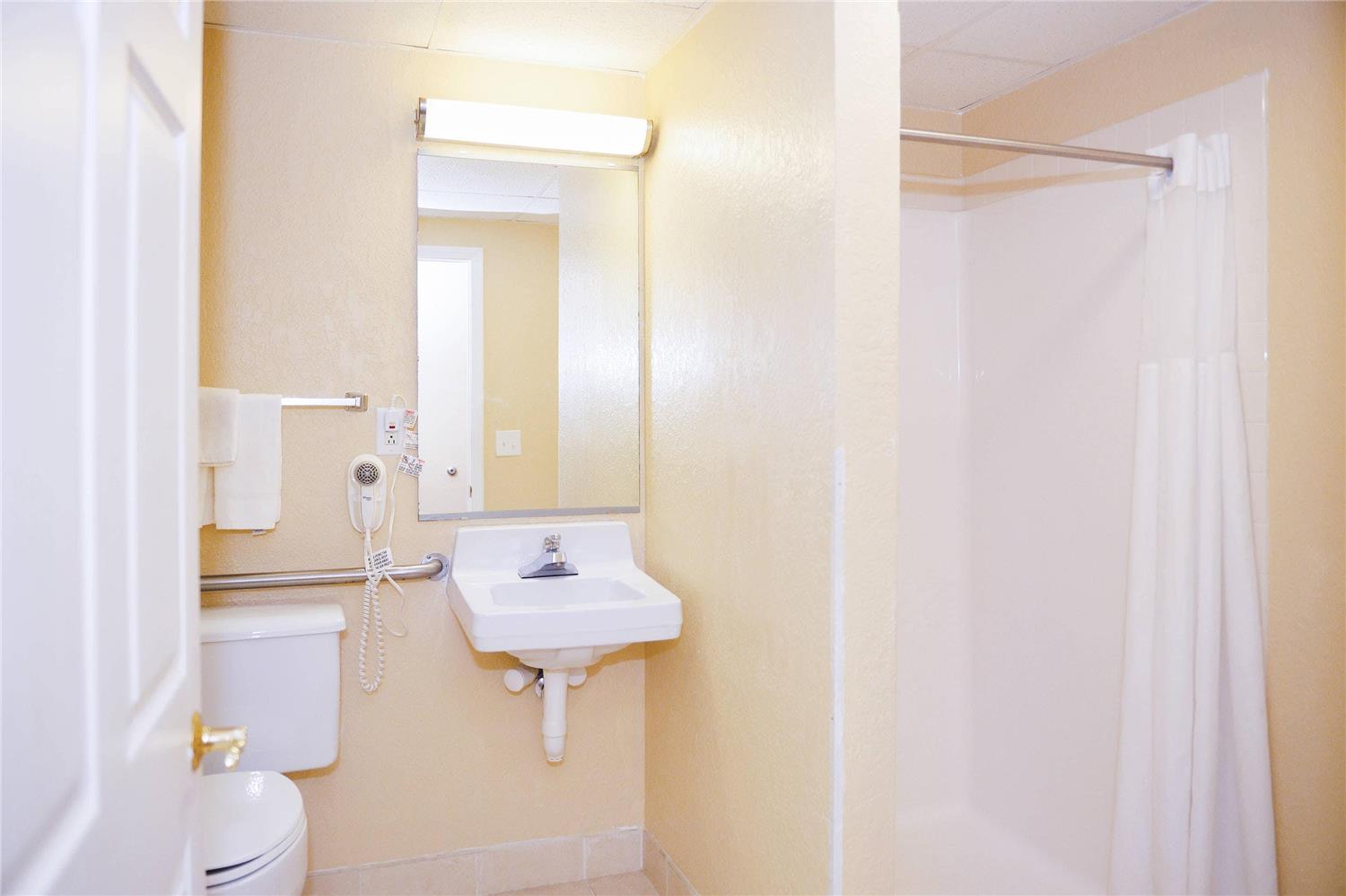 Quality Inn and Suites Ames Conference Center Near ISU Campus 47/48