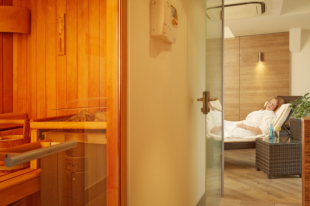 H+ HOTEL LUBECK 18/50