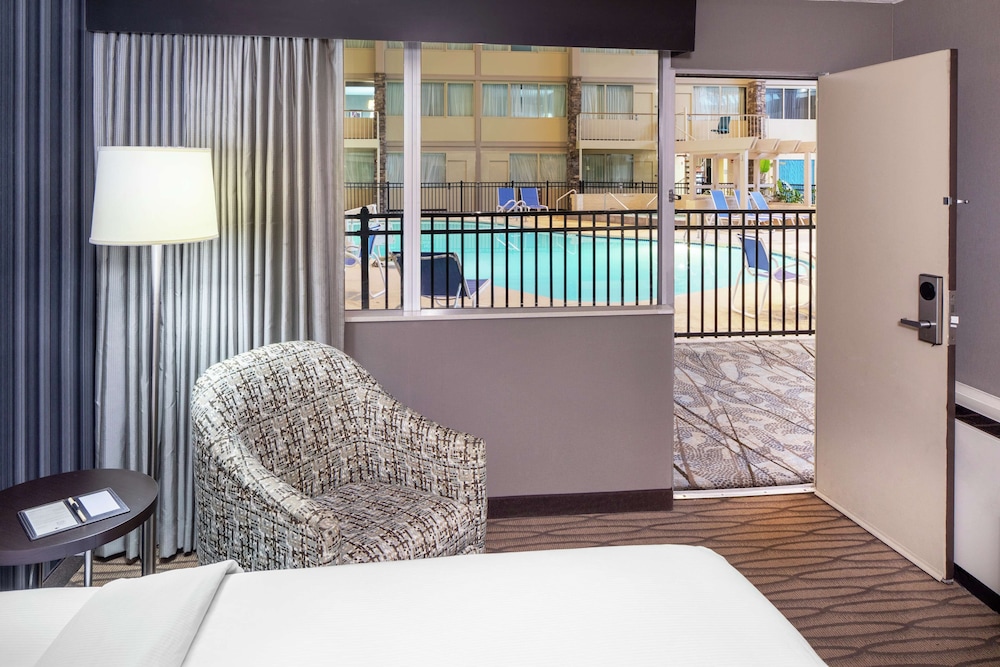 Wyndham Garden Westlake 30/83