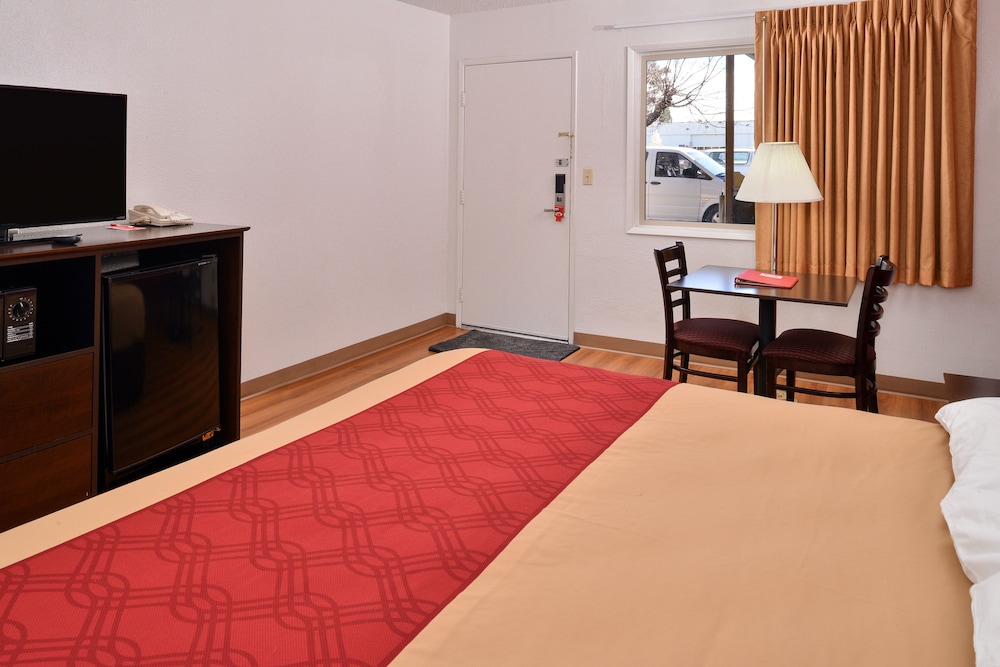 Bend Inn Suites Ex Econo Lodge 20/28