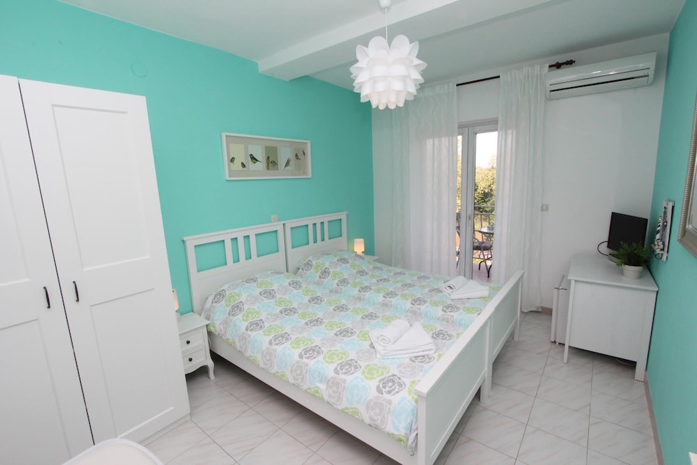 ROOM, TWIN BEDS, BALCONY