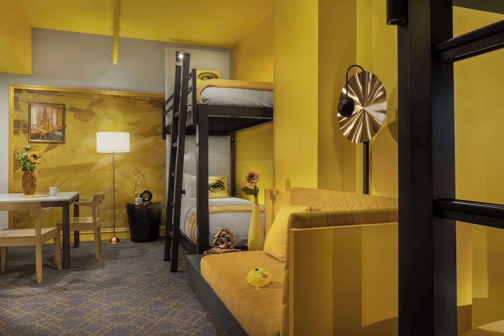 Room, Multiple Beds