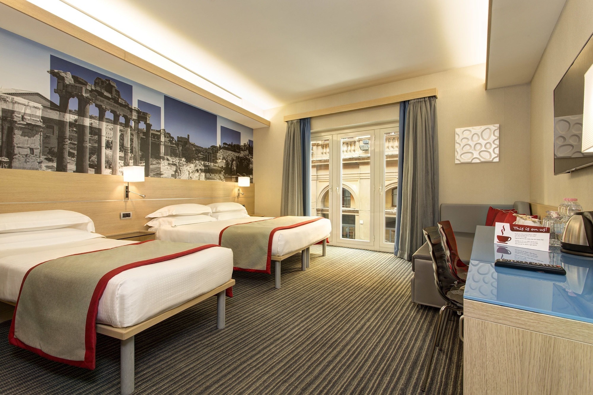 ROOM, QUADRUPLE