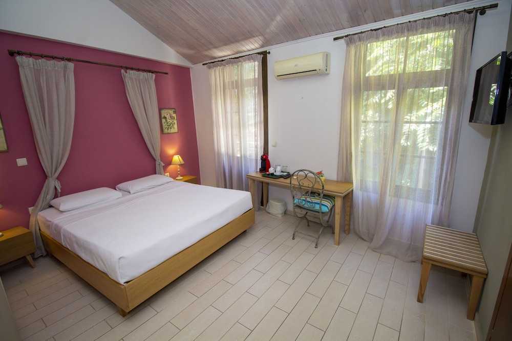 Elia Portou Rooms 10/33