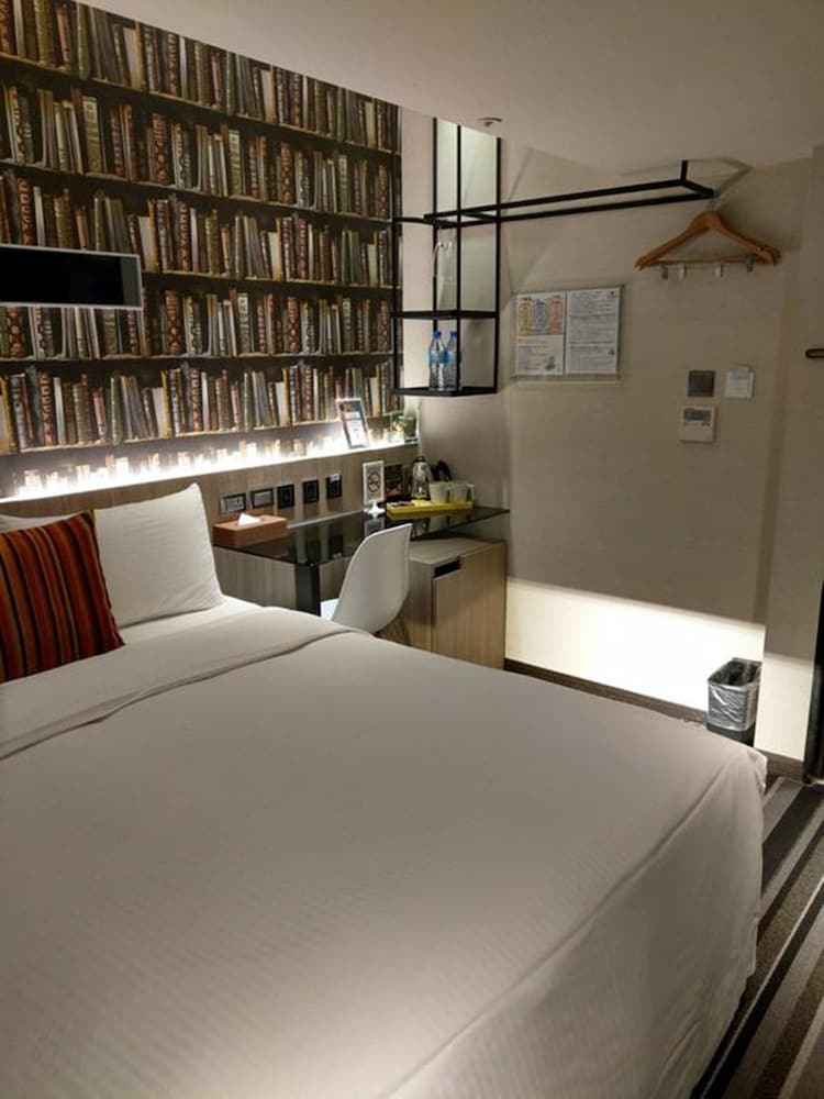 VIA HOTEL ZHONGXIAO 18/25