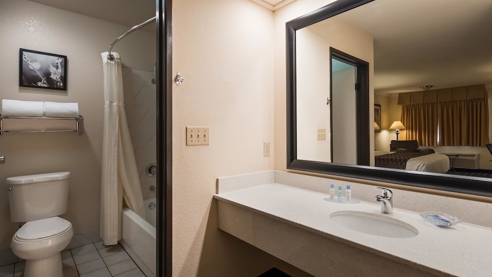 Best Western Plus Inn Of Hayward 15/40