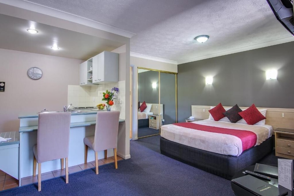 Aaa Airport Albion Manor Apartments and Motel 13/34