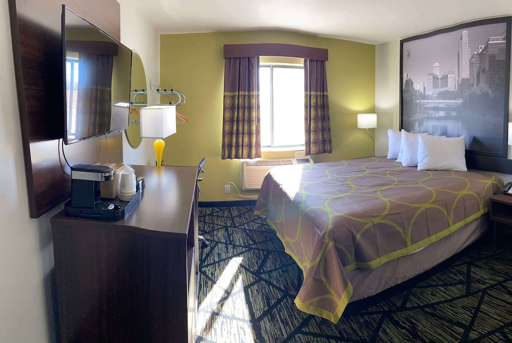 Super 8 By Wyndham York 7/22