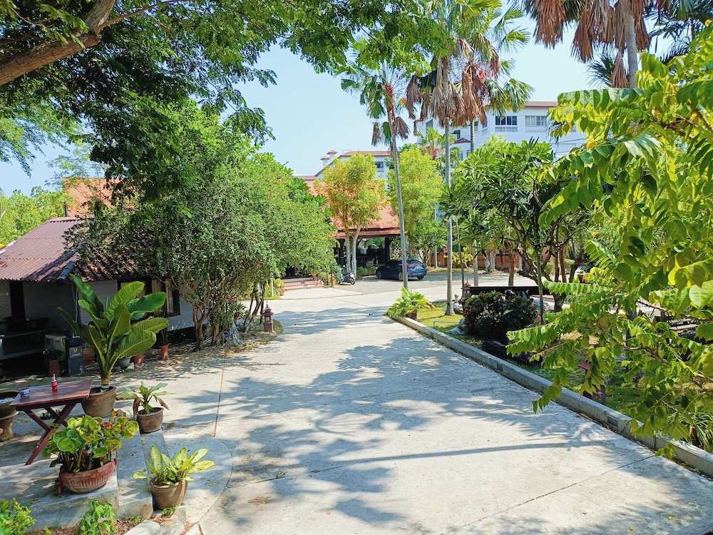 Inrawadee Resort 63/68