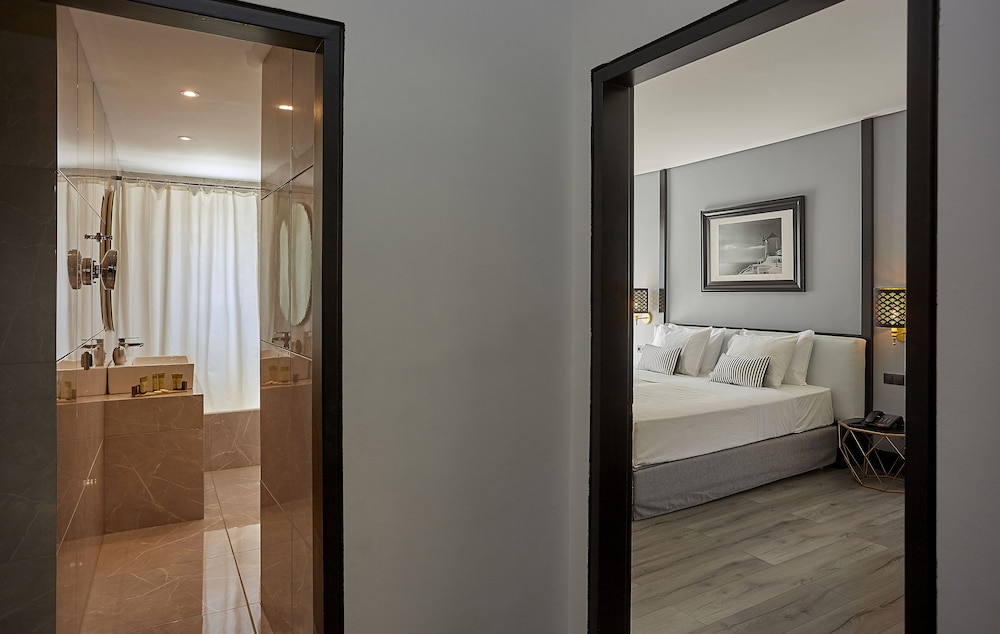 Athenian Riviera Hotel & Suites 38/72