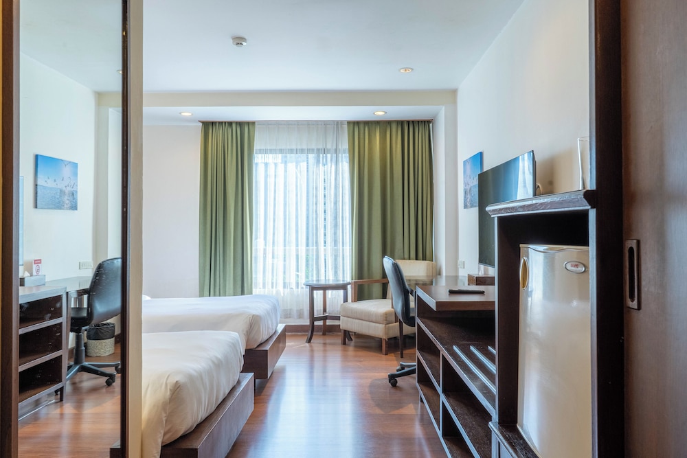 DELUXE, TWIN BEDS, GARDEN VIEW