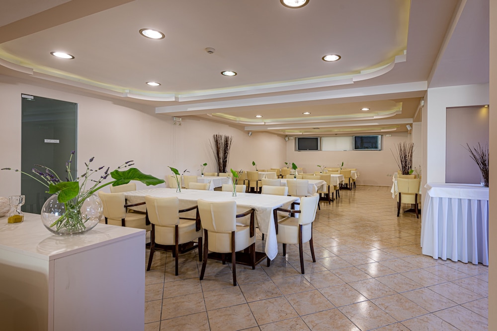 Varres Hotel 37/50