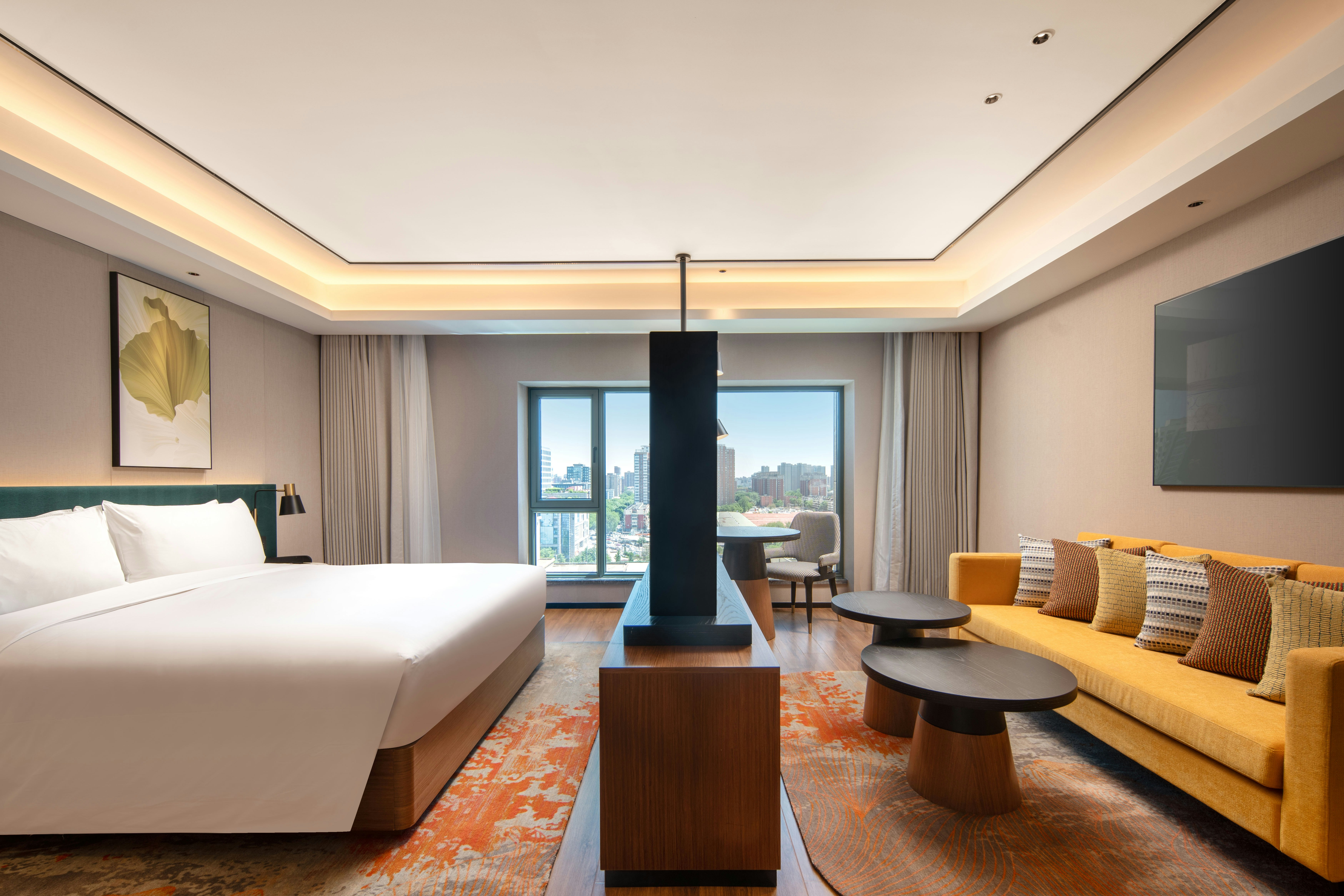 DELUXE, KING BED
