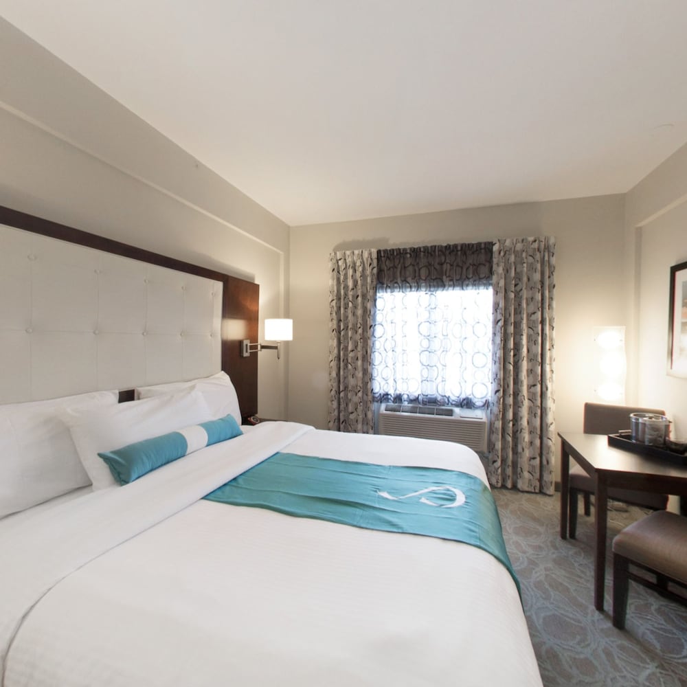 Aqua Blue Hotel & Conference Center 24/61