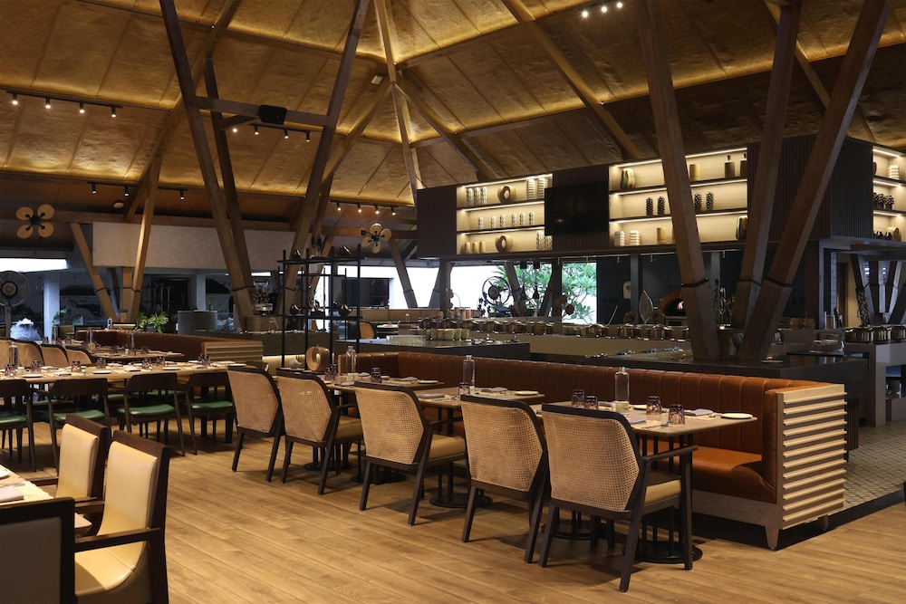 Radisson Resort Hatgad Saputara 57/74