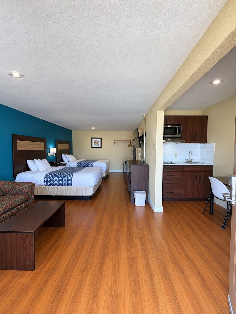 Stratford House Inn and Suites 20/51