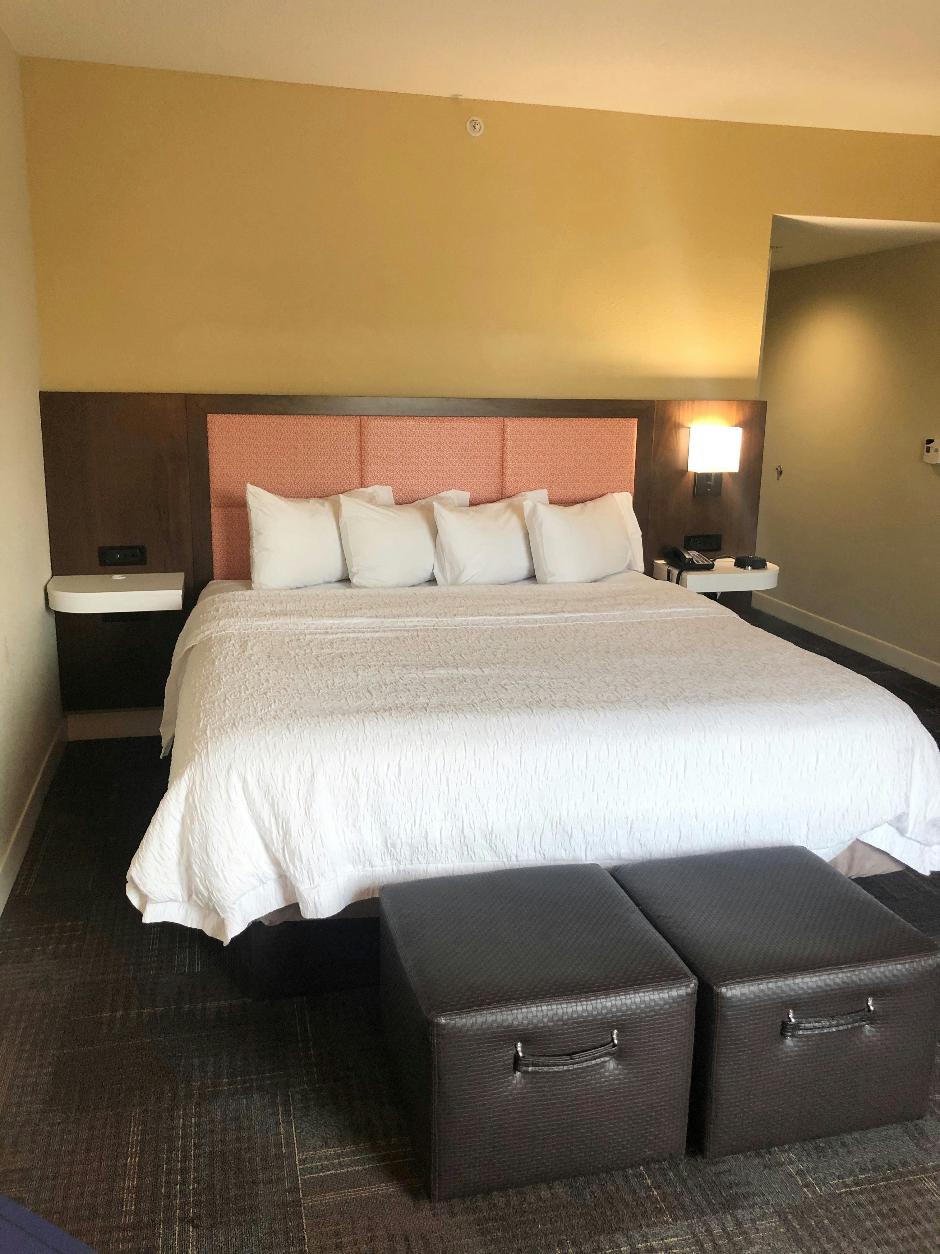 ROOM, KING BED
