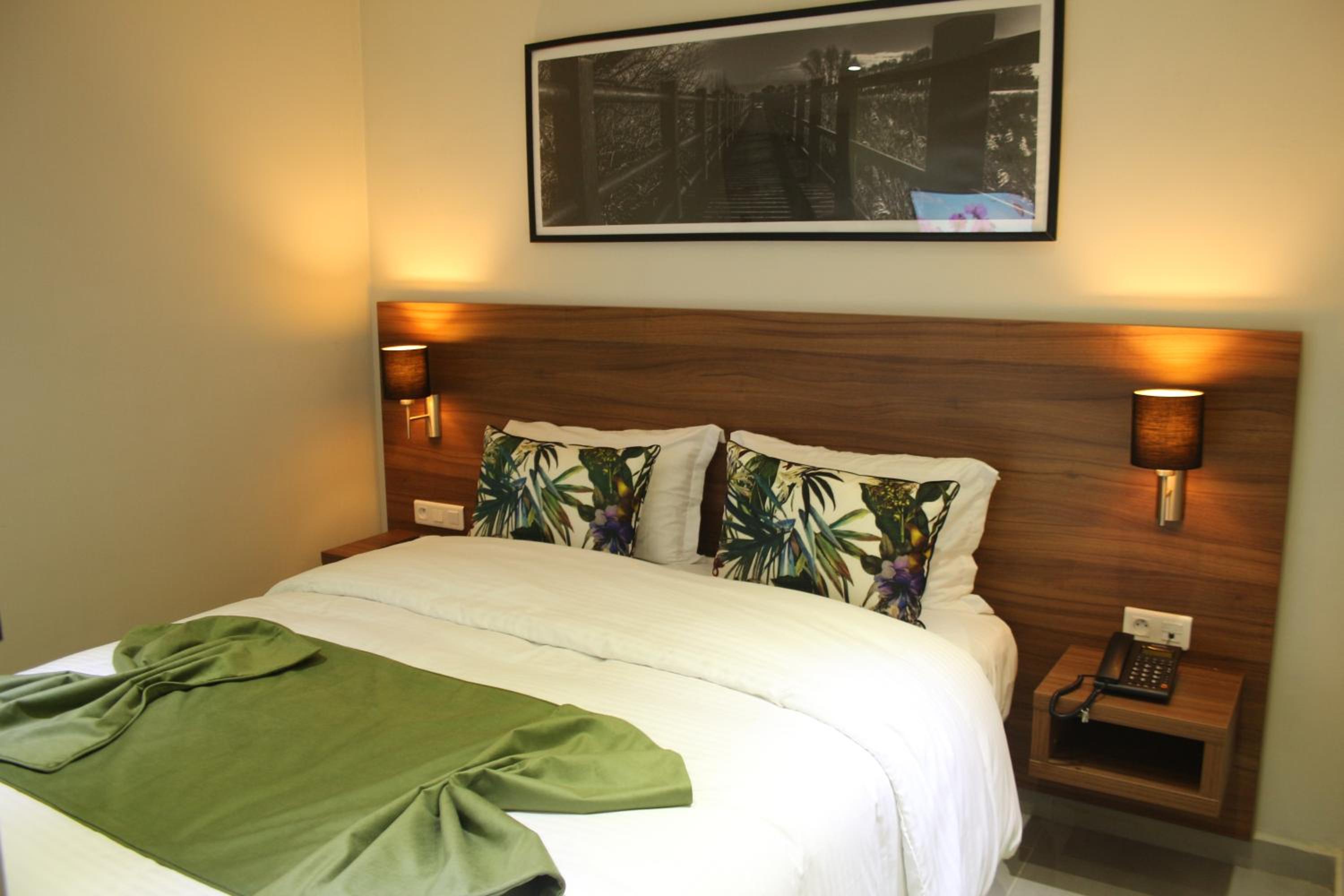 Suite, Pool or Sea View