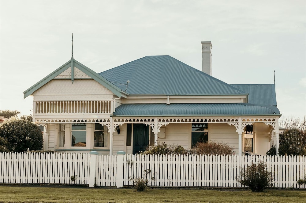Stanley Hotel And Stanley Village Apartments 2/50