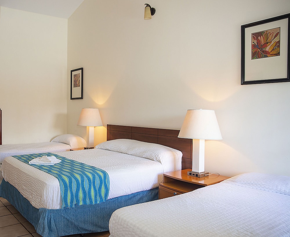Orange Hill Beach Inn 18/60