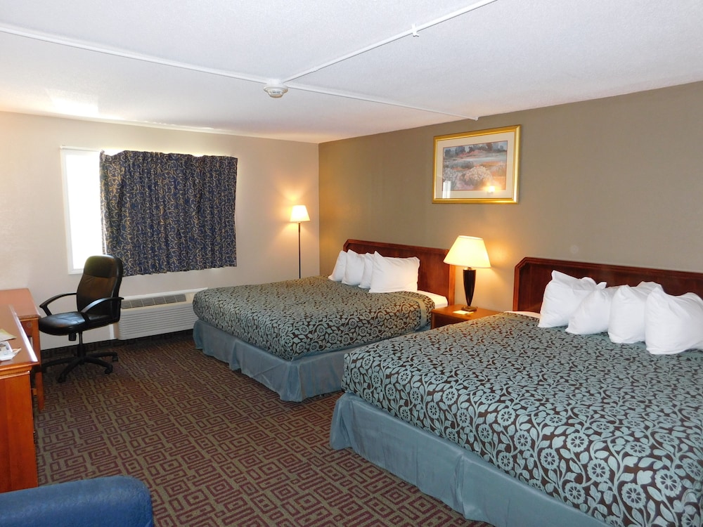 Days Inn by Wyndham West Branch Iowa City Area 8/42