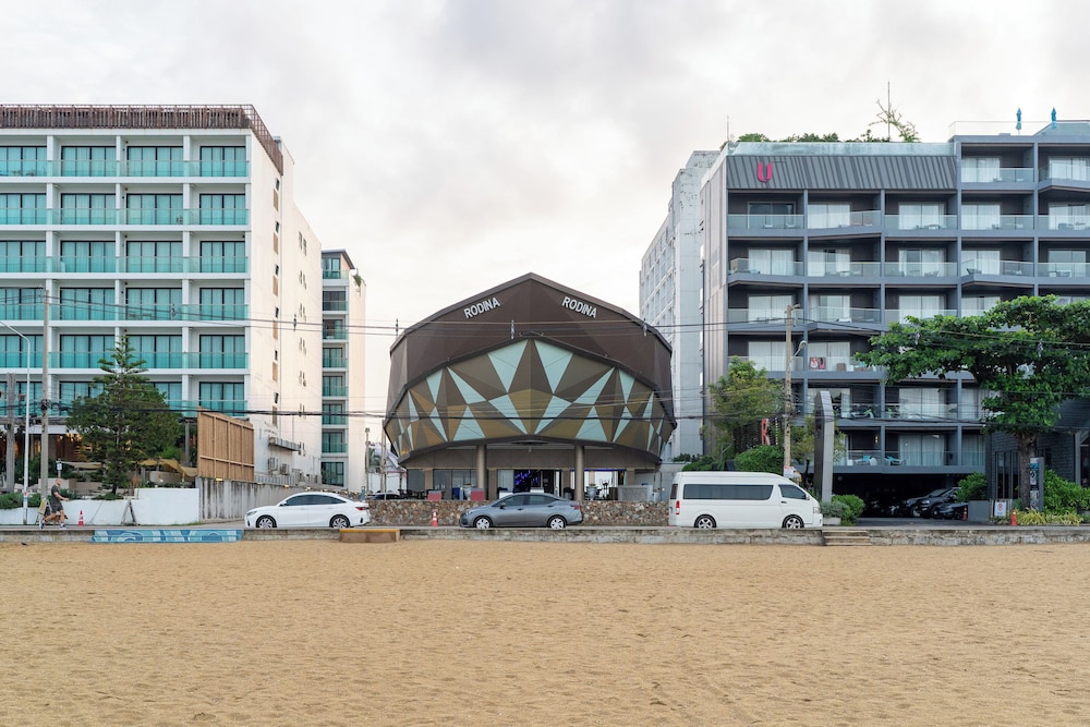 Rodina Beach Hotel 69/74