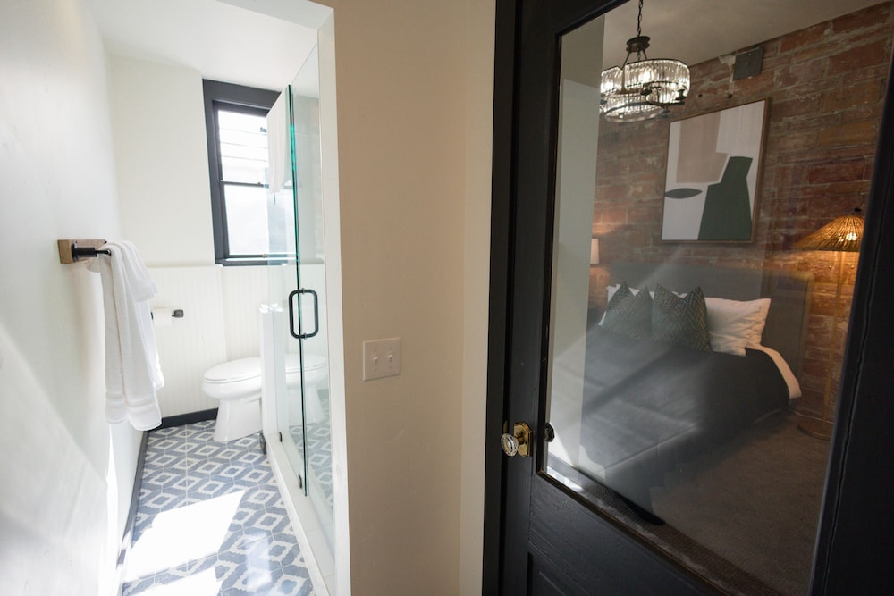 Speakeasy Suites 43/50