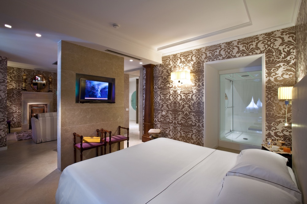The Ashbee Hotel 25/77