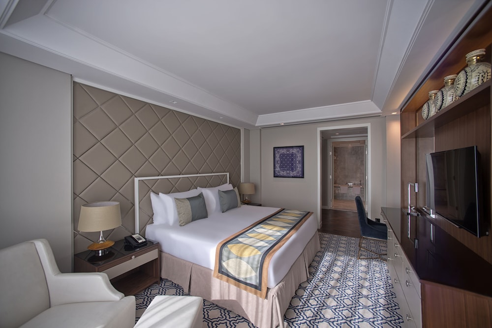 LUXURY, SUITE, KING BED