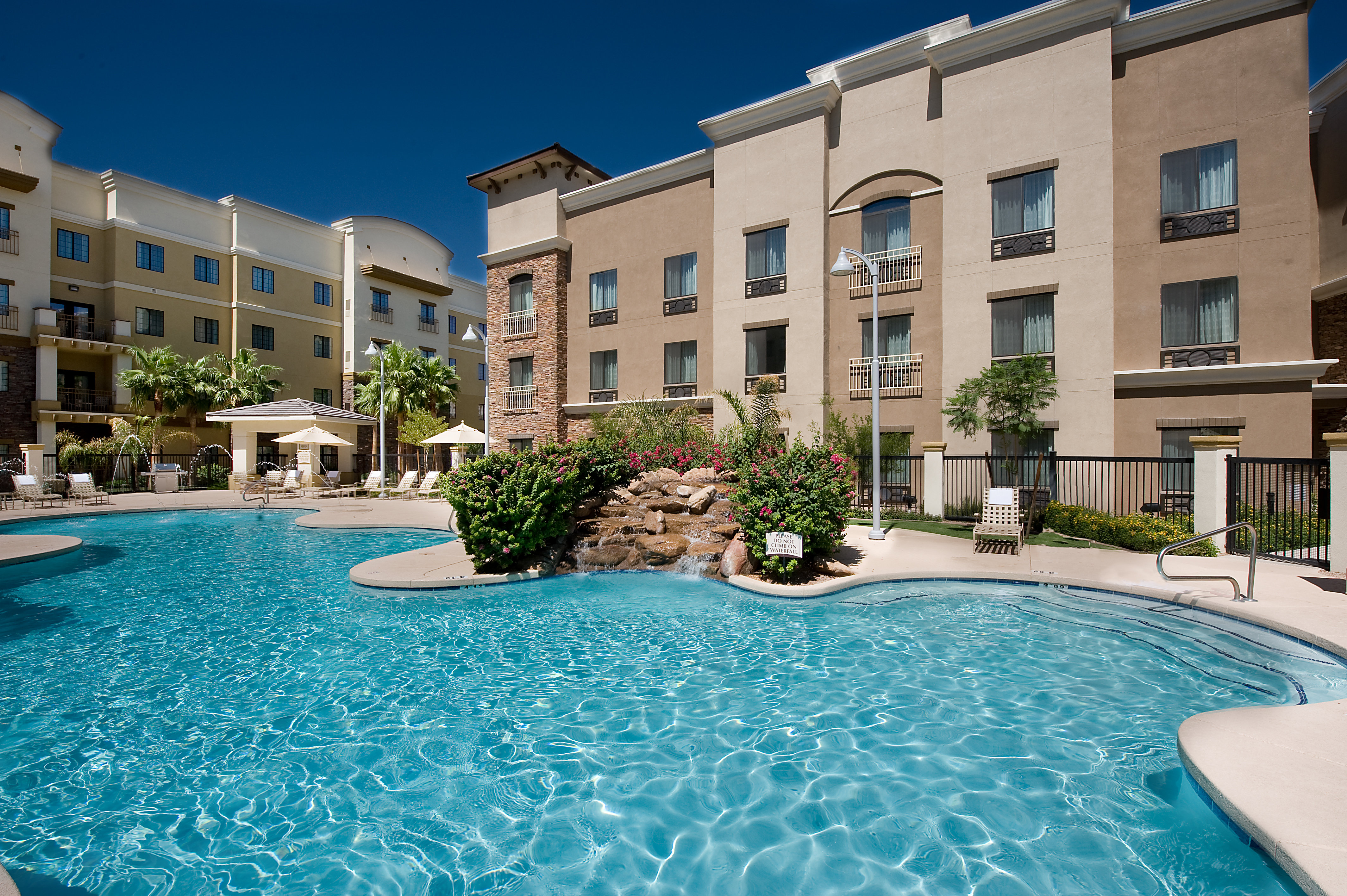 Holiday Inn Express & Suites Phoenix - Glendale Sports Dist 60/63