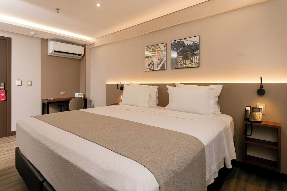 The Roochelle Hotel 29/70